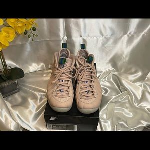 SOLD————W Air Foamposite One Sz 10